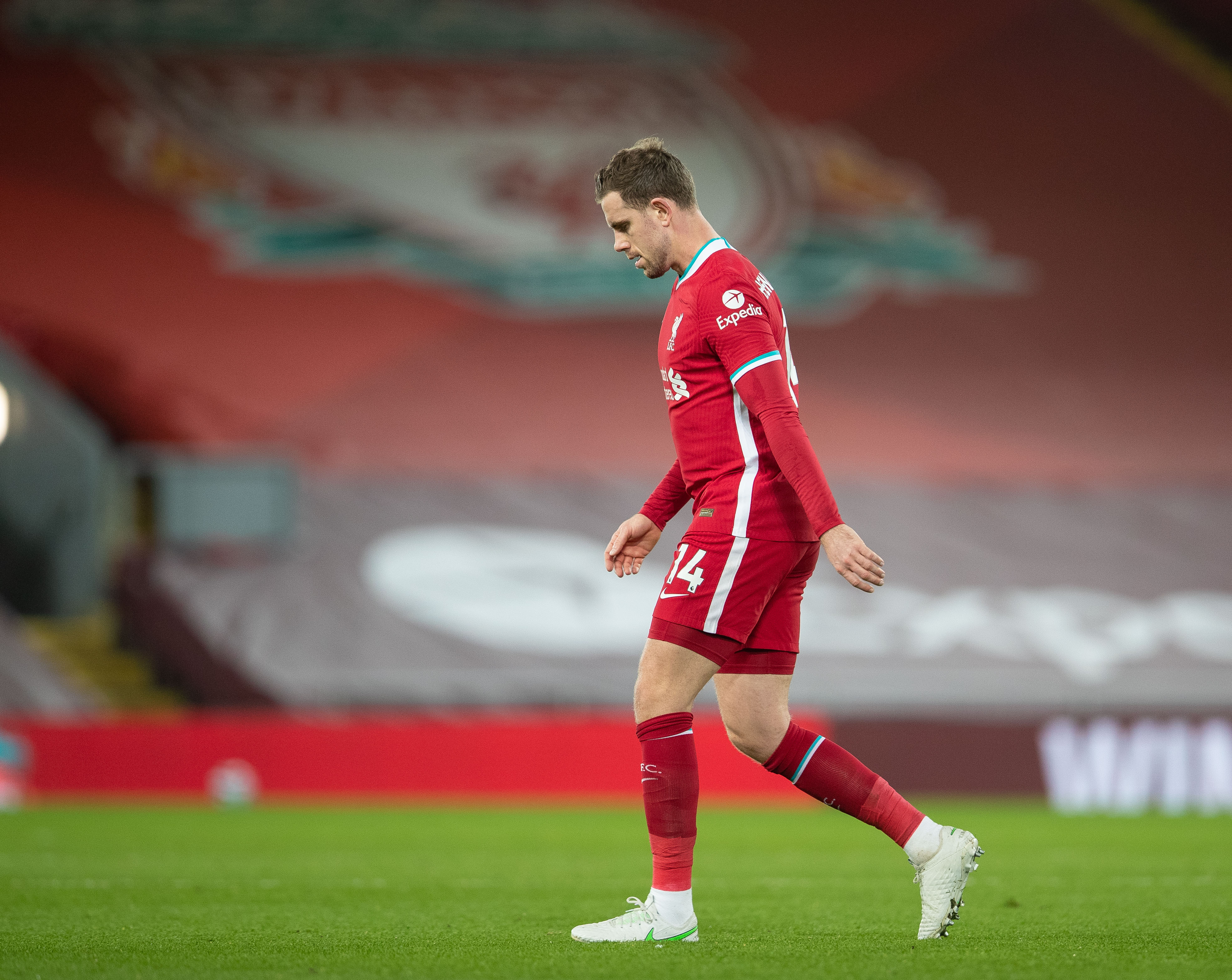 投票调查：大巴黎支持率66% 皇马不败受捧（投票显示：66%支持大巴黎，皇马不败更受看好）