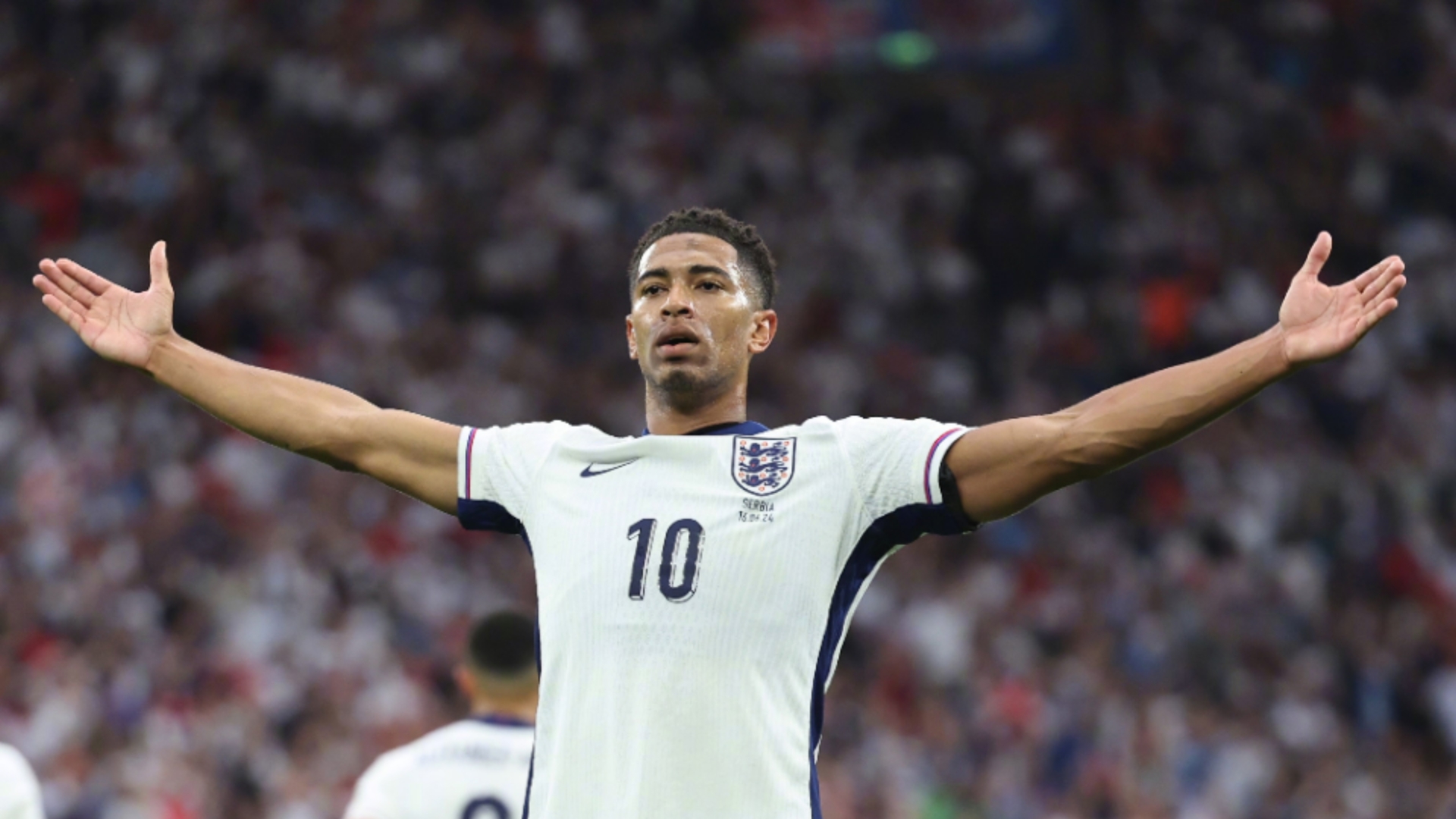 热议汪士钦红牌：对方踢人很隐蔽；染红动作太业余，狂性大发（汪士钦红牌掀争议：对手暗踢难察，染红动作过于业余，情绪一度失控）