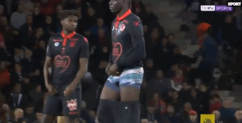 三连冠！上海海港加冕2025赛季中超冠军，摘下队史中超第四星