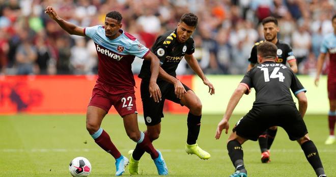 意外！中超冠军队主力外援后腰将跟成都蓉城签约！周定洋为此离队（突发：中超冠军主力外援后腰将签约成都蓉城，周定洋因此离队）