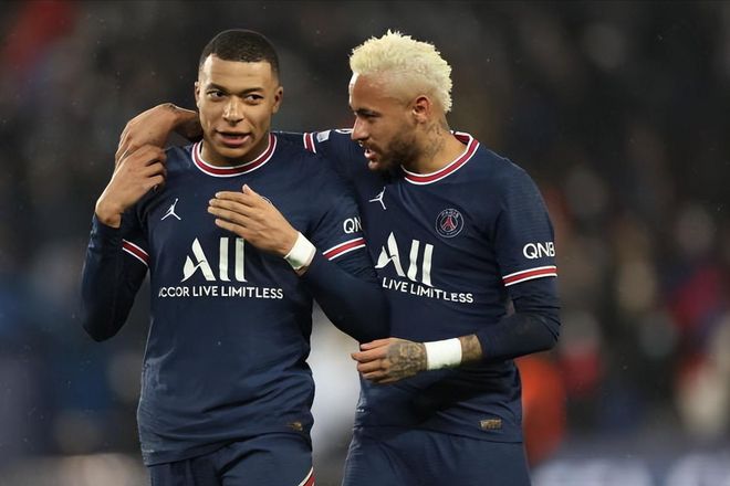 2025年世界女排联赛总决赛中，意大利女排以3-0战胜美国队，晋级四强。（2025年世联赛总决赛阶段，意大利女排3比0完胜美国队，跻身四强）