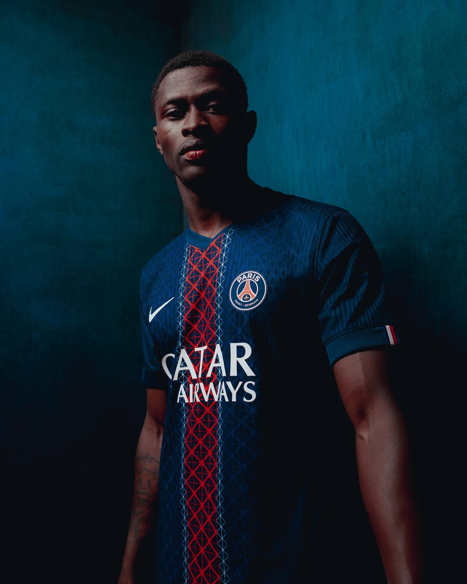 足球报：李新翔脚踝韧带轻伤伤停2周，加布里埃尔还无法合练（足球报称：李新翔脚踝韧带轻伤将缺阵两周，加布里埃尔仍无法随队合练）