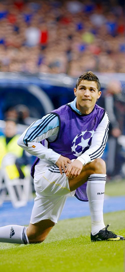 加里·内维尔：切尔西中轴线不够硬，距离赢得英超还很远（加里·内维尔：切尔西缺少强硬中轴，距离英超冠军仍有差距）