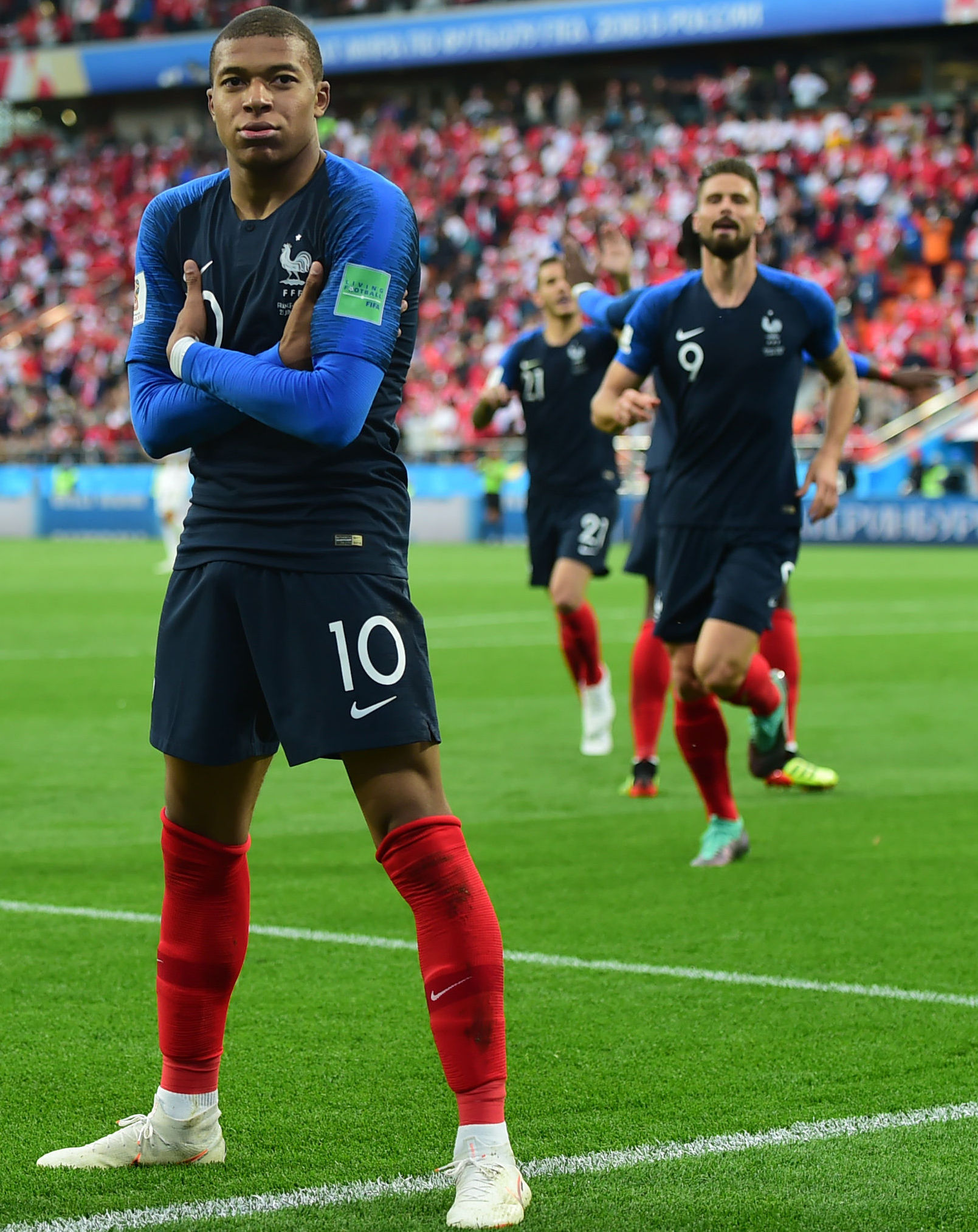 图片报：尤文和费内巴切想冬窗签磁卡，但球员不考虑提前离队（图片报：尤文与费内巴切有意冬窗引进磁卡，球员暂不考虑提前离队）