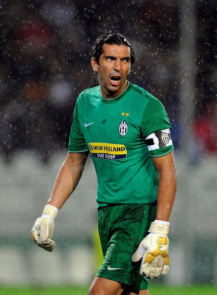 曼奇尼：小法赛后来我面前说，我在场上的话比他当年还要多（曼奇尼：赛后小法打趣，我在场上比他当年更健谈）