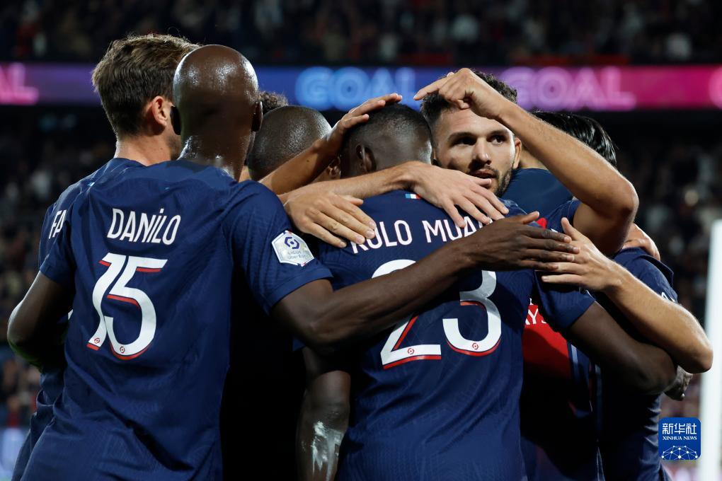 社媒已经吵疯了（社交媒体已炸锅）