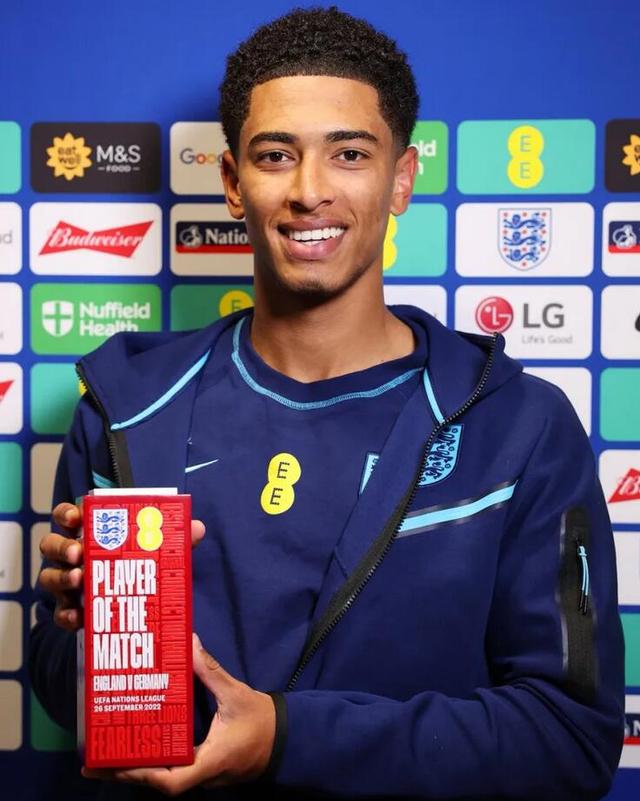 意甲第14轮观赛指南：佛罗伦萨力求首胜，比萨帕尔马保级对决（意甲第14轮看点：佛罗伦萨冲首胜，比萨与帕尔马上演保级生死战）