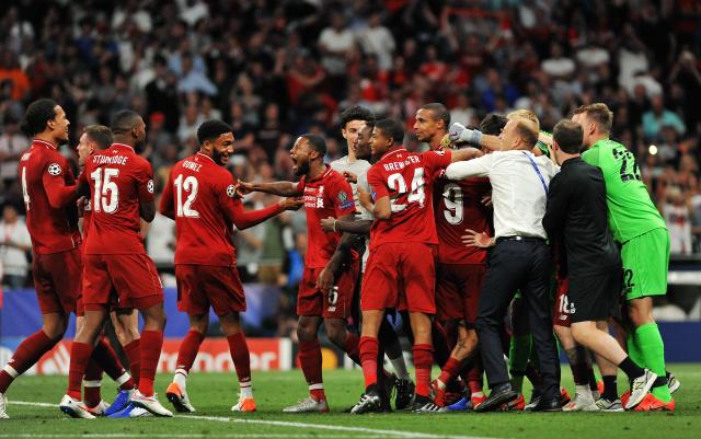 官方：泽林斯基战维罗纳轰出的世界波当选意甲11月最佳进球（意甲官宣：泽林斯基对阵维罗纳的惊艳世界波当选11月最佳进球）