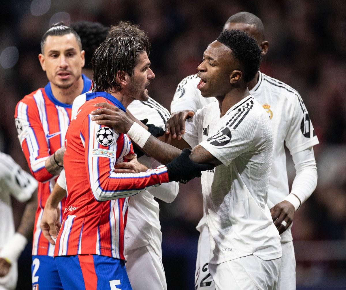 掘金约基奇三双末节爆发（约基奇三双引领掘金末节发力）